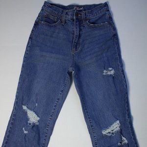 Universal Thread Distressed Jeans